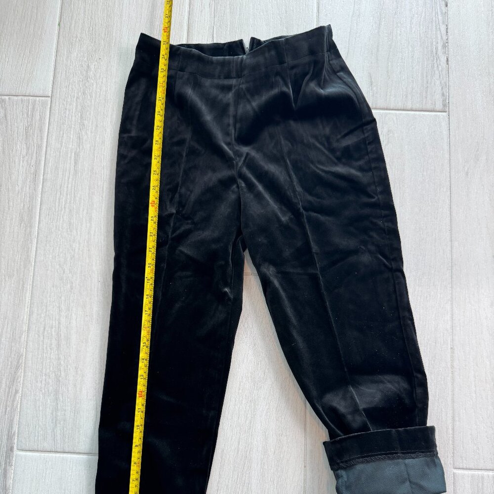 Woman's pants, size 8, color grey